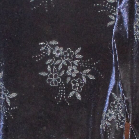Vintage Navy Blue Velvet top with silver floral motif - Picture 5 of 5